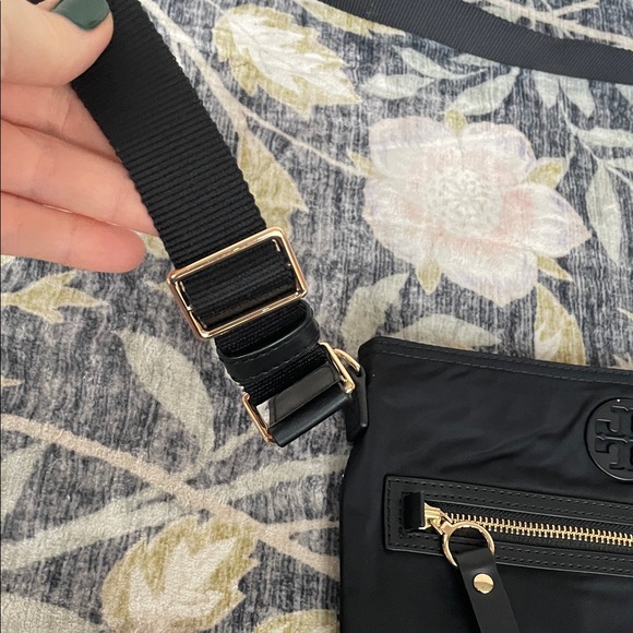 SALE Tory Burch Tilda Black Crossbody Bag EUC - Picture 4 of 10
